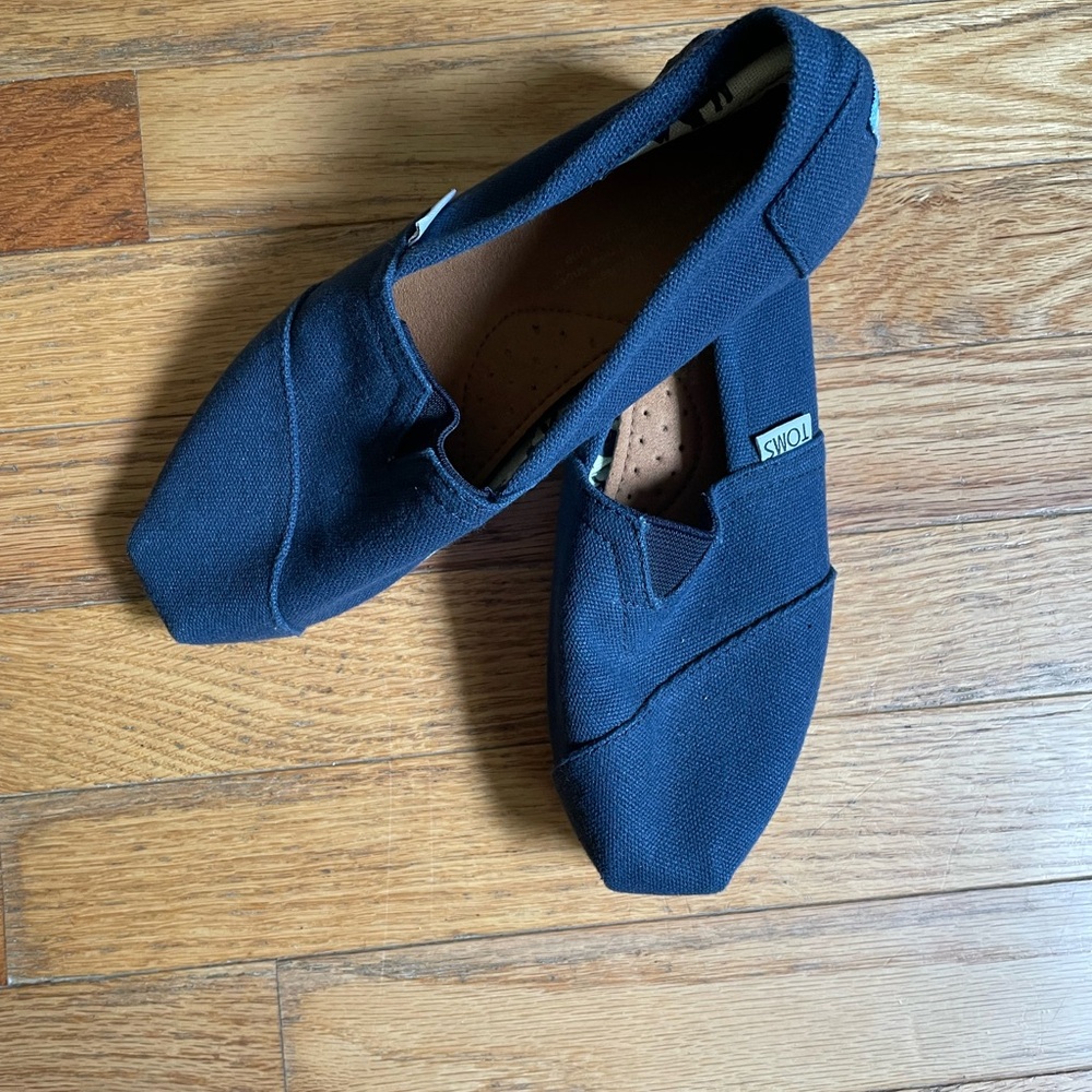 Tom’s shoes